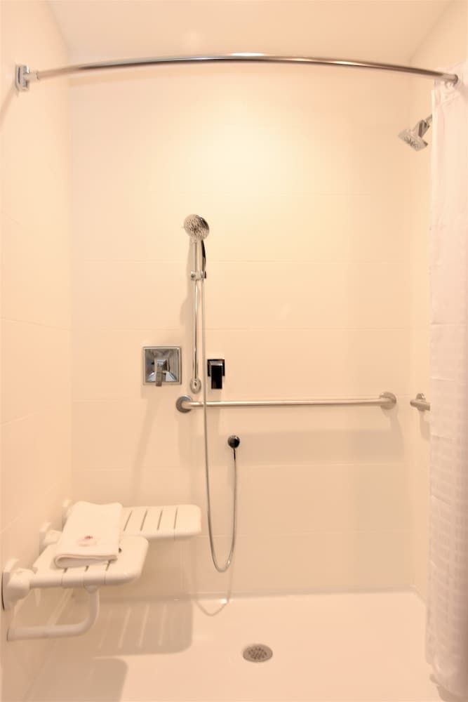 Comfort Inn & Suites Rock Hill Northeast Room, 1 King Bed, Accessible, Non Smoking 5