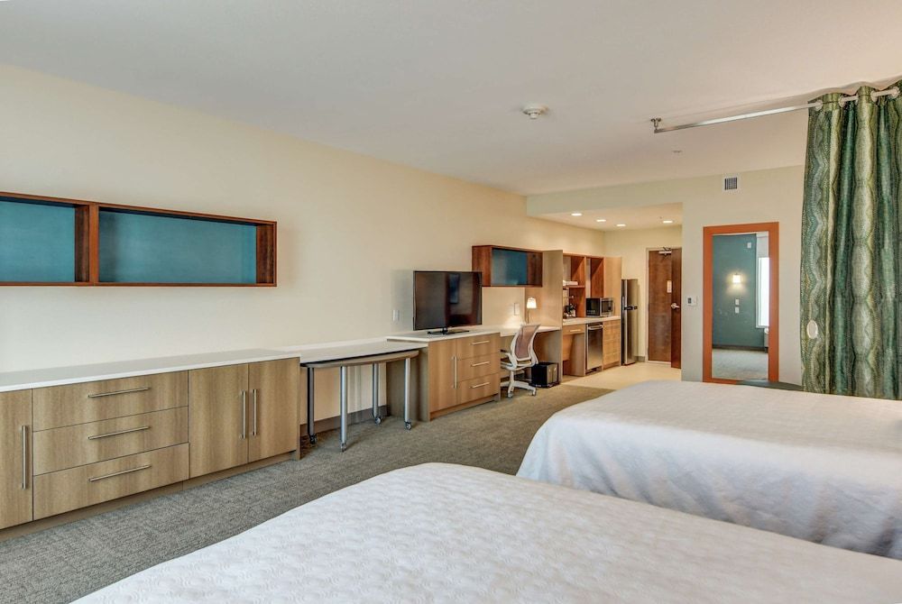 Studio, 2 Queen Beds, Accessible, Bathtub