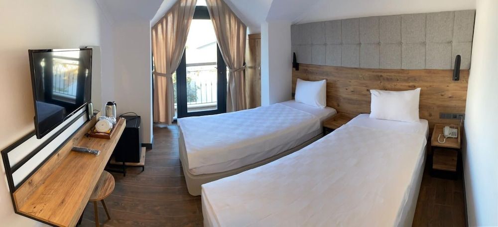 Miyas Luxury Hotel Standard Room, 2 Twin Beds 3