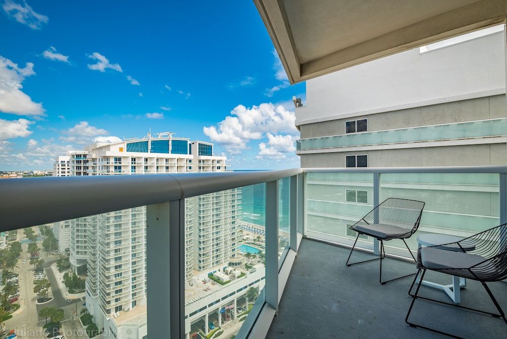 W Residences Luxury Suites Across from Fort Lauderdale Beach Luxury Suite, 2 Bedrooms, Kitchen, Partial Ocean View 7