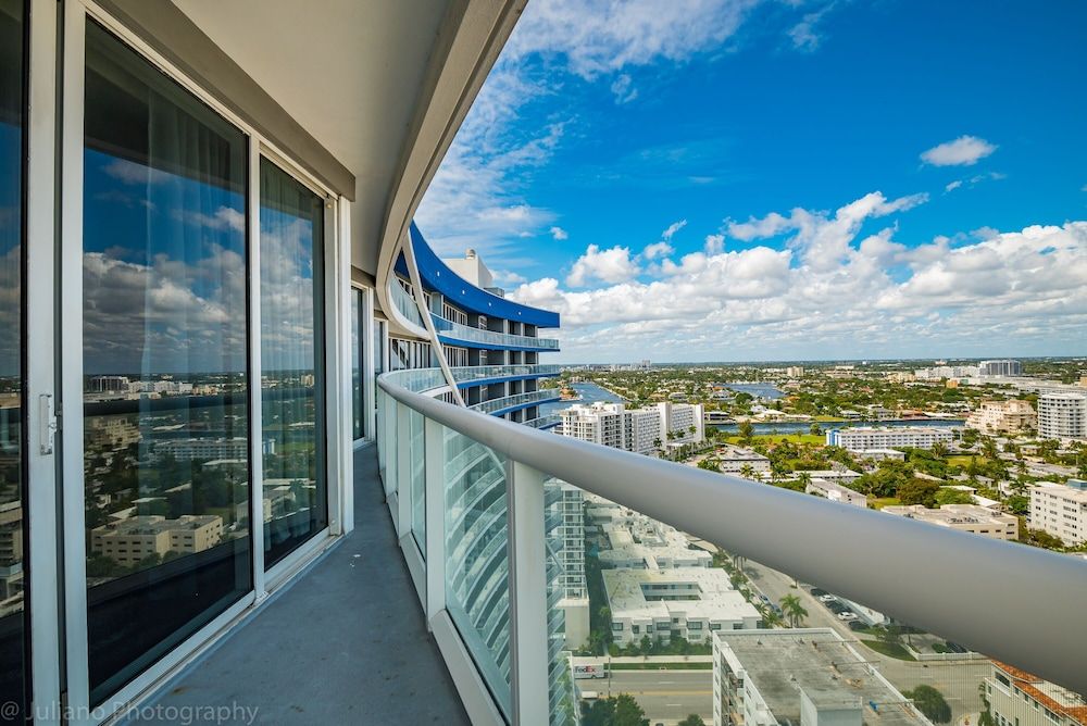 W Residences Luxury Suites Across from Fort Lauderdale Beach Luxury Suite, 2 Bedrooms, Kitchen, Partial Ocean View 9