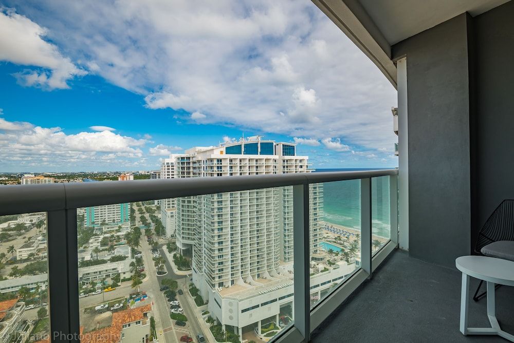 W Residences Luxury Suites Across from Fort Lauderdale Beach Luxury Suite, 2 Bedrooms, Kitchen, Partial Ocean View 10