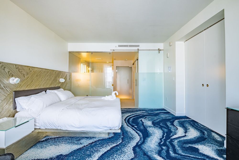 W Residences Luxury Suites Across from Fort Lauderdale Beach Luxury Suite, 2 Bedrooms, Kitchen, Partial Ocean View 4