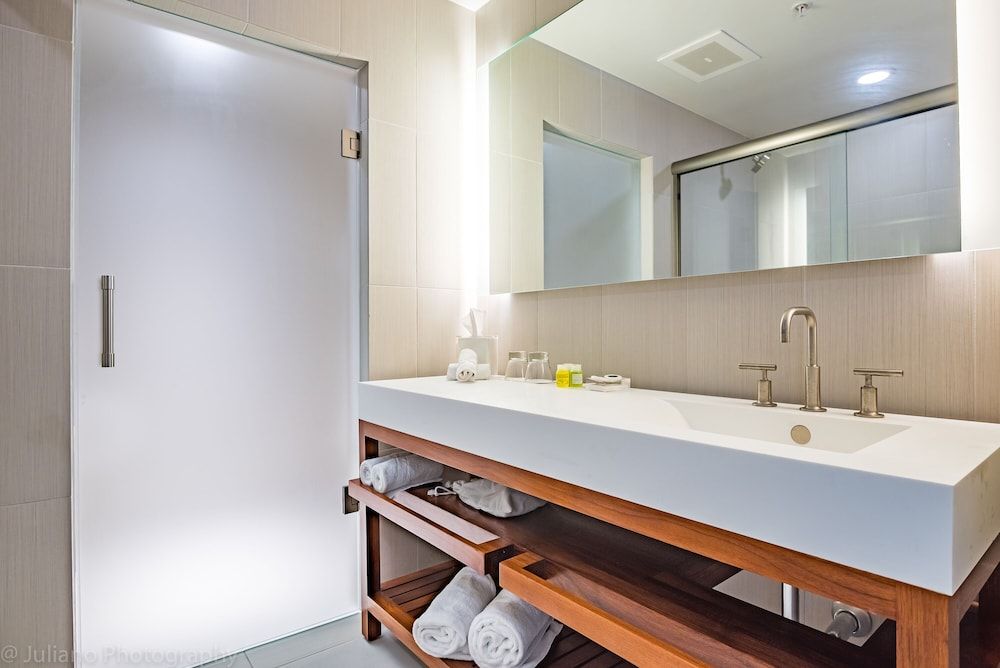 W Residences Luxury Suites Across from Fort Lauderdale Beach Luxury Suite, 2 Bedrooms, Kitchen, Partial Ocean View 13