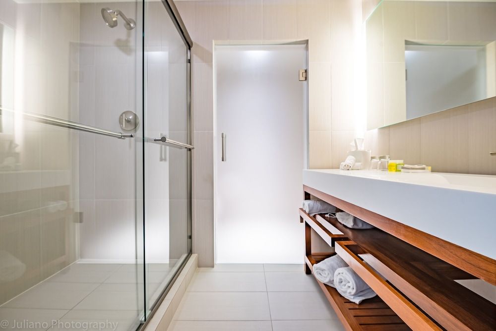 W Residences Luxury Suites Across from Fort Lauderdale Beach Luxury Suite, 2 Bedrooms, Kitchen, Partial Ocean View 16