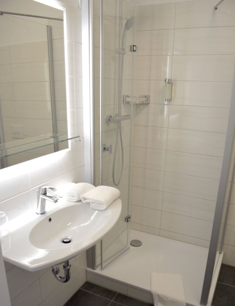 Hotel Vita Berlin Standard Double Room, 1 Queen Bed, Non Smoking, Private Bathroom 5