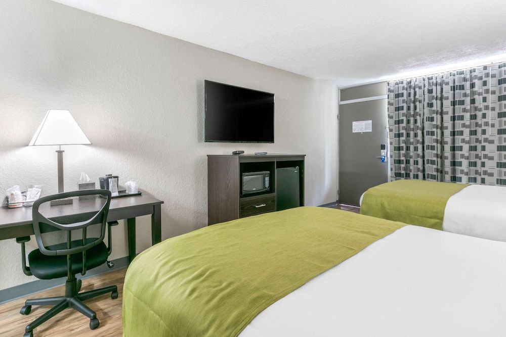 Rodeway Inn Kingston Springs Standard Room, 2 Queen Beds, Non Smoking 4