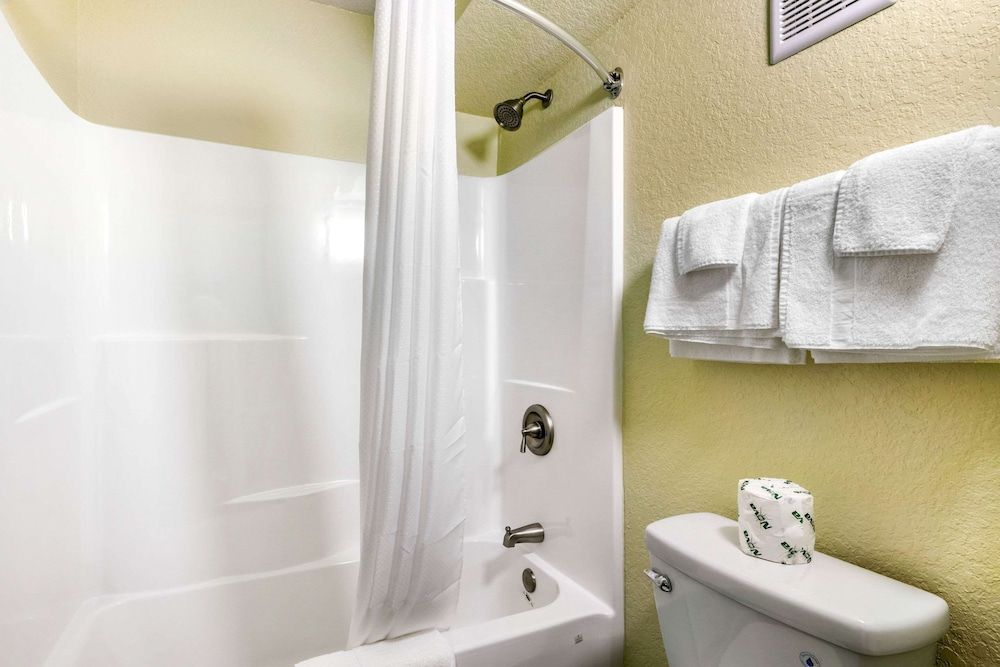 Rodeway Inn Kingston Springs Standard Room, 1 King Bed, Non Smoking 10