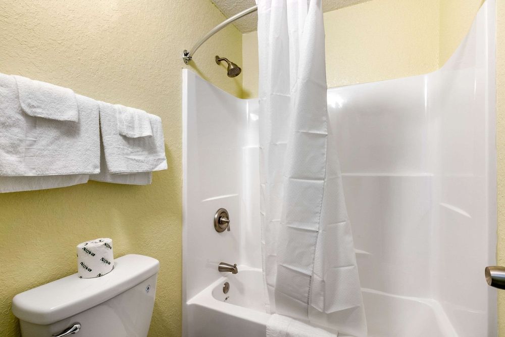 Rodeway Inn Kingston Springs Standard Room, 1 King Bed, Non Smoking 9