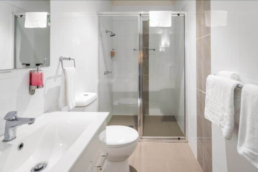 The Manhattan Superior Queen Room 7