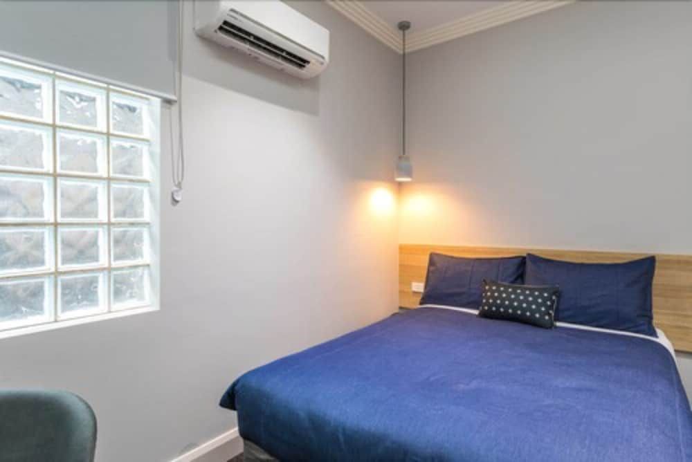 The Manhattan Superior Queen Room 3