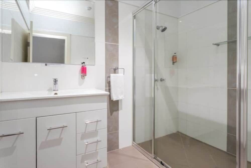 The Manhattan One Bedroom Apartment 10