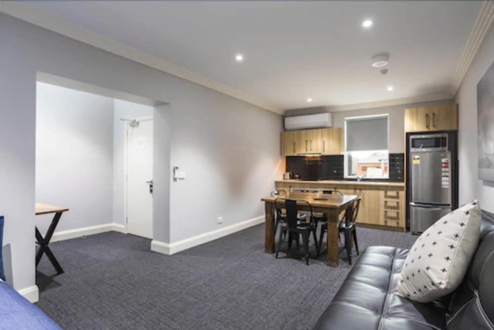 The Manhattan One Bedroom Apartment 4