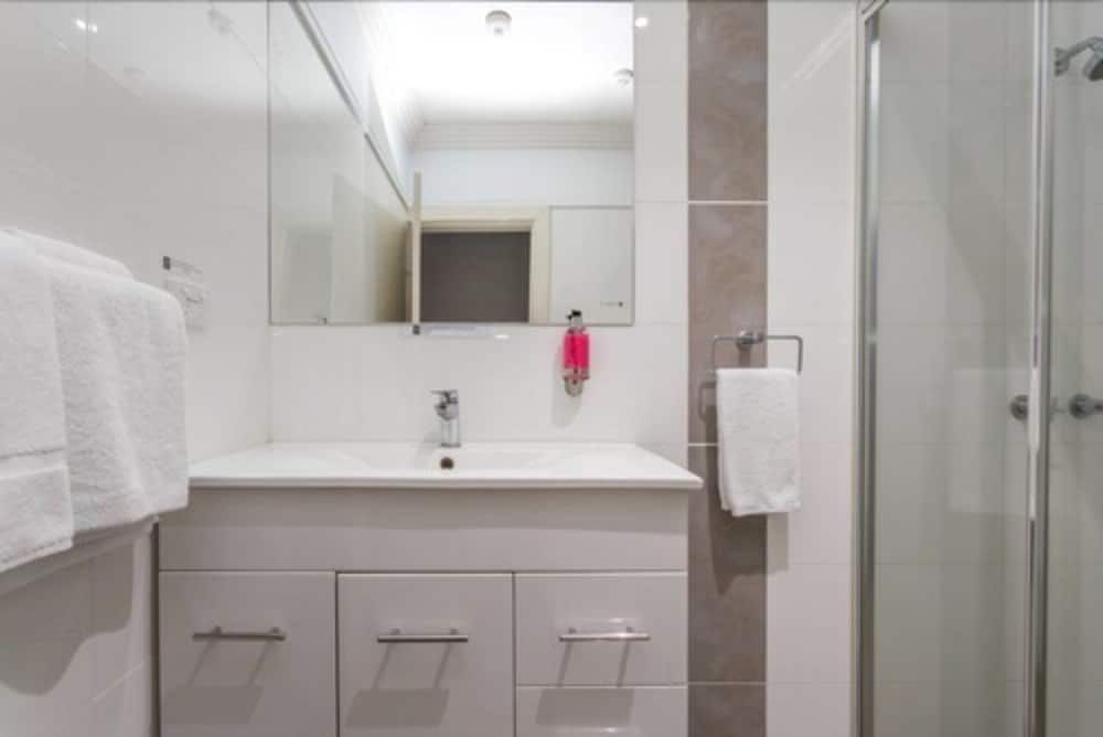 The Manhattan One Bedroom Apartment 9