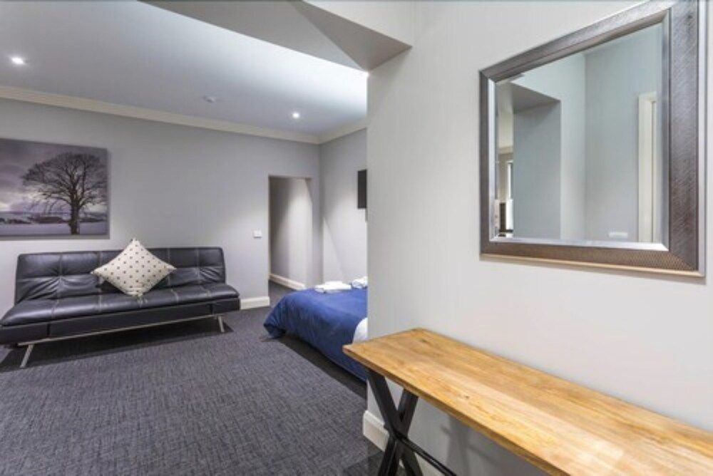 The Manhattan One Bedroom Apartment 7