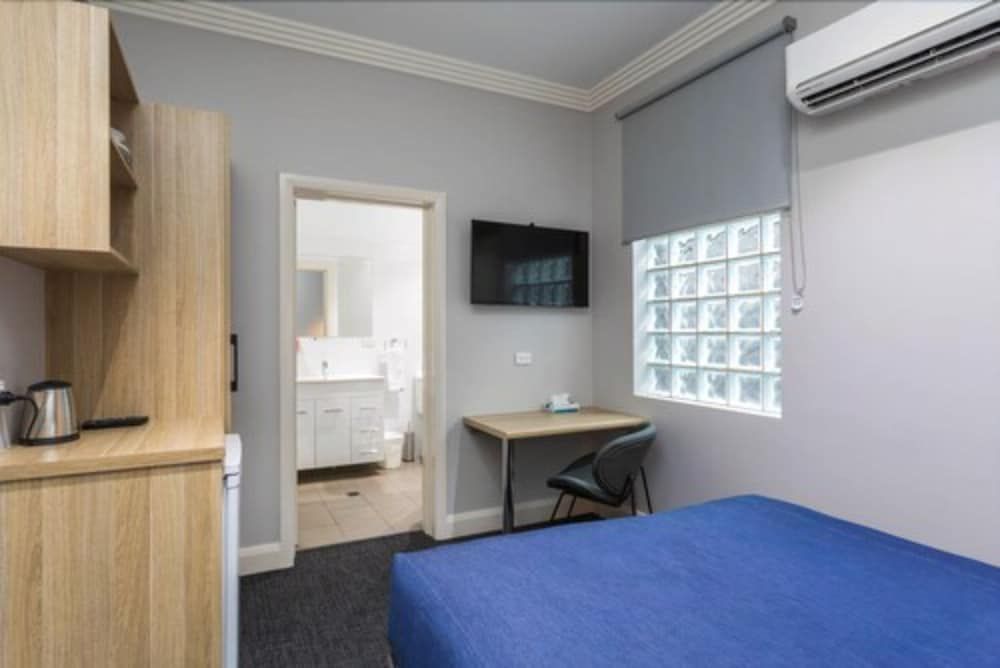 The Manhattan Superior Queen Room 5