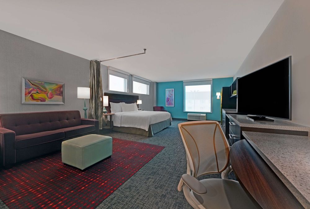 Studio, 1 King Bed, Accessible (Roll-In Shower)