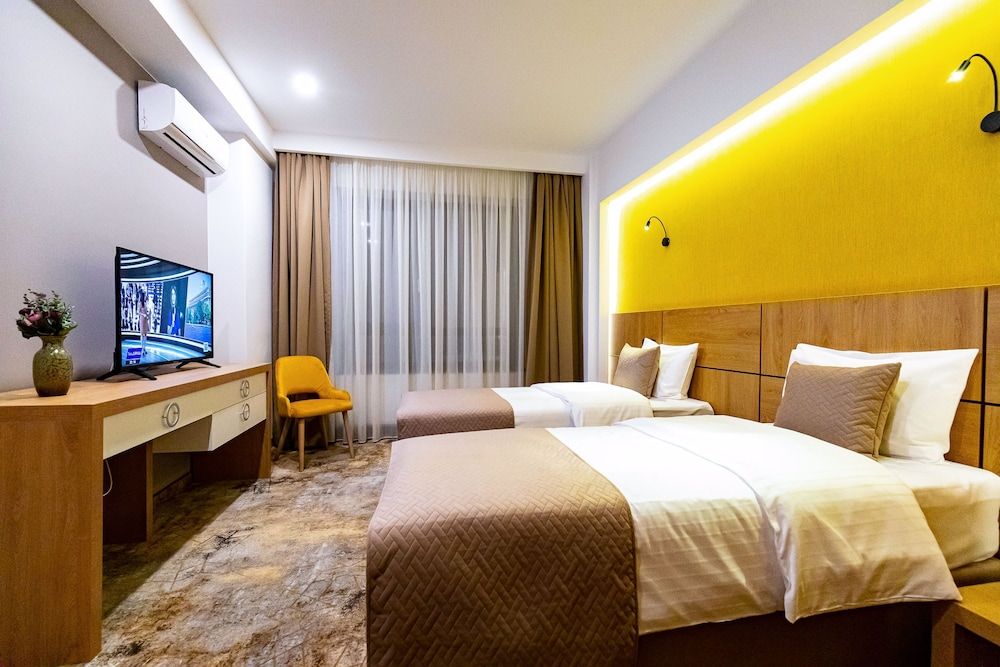 Grand View Hotel & Suites Copou Economy Twin Room 3