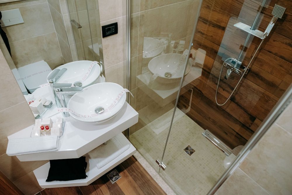 Grand View Hotel & Suites Copou Economy Twin Room 5