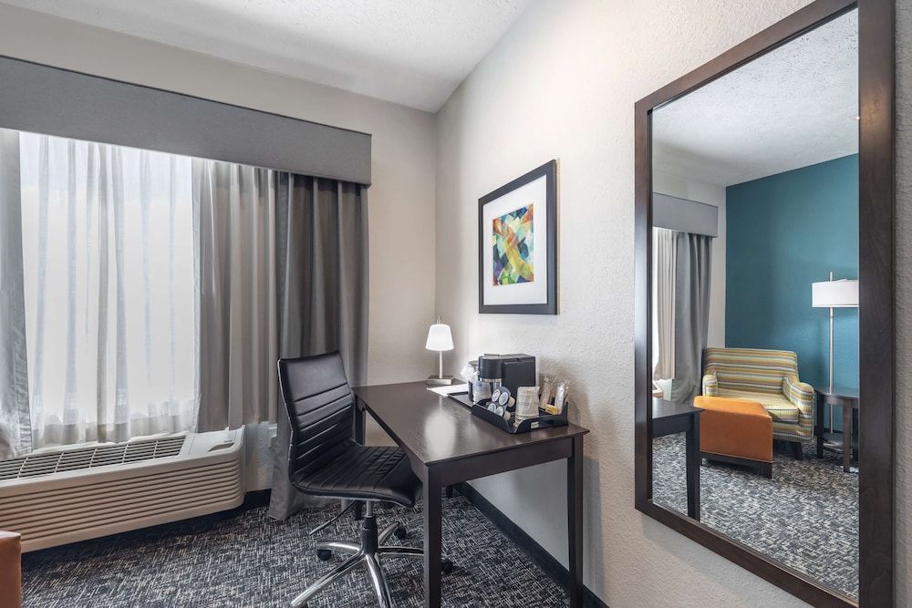 Best Western Plus Owensboro Standard Room, 2 Queen Beds, Accessible, Refrigerator & Microwave 5