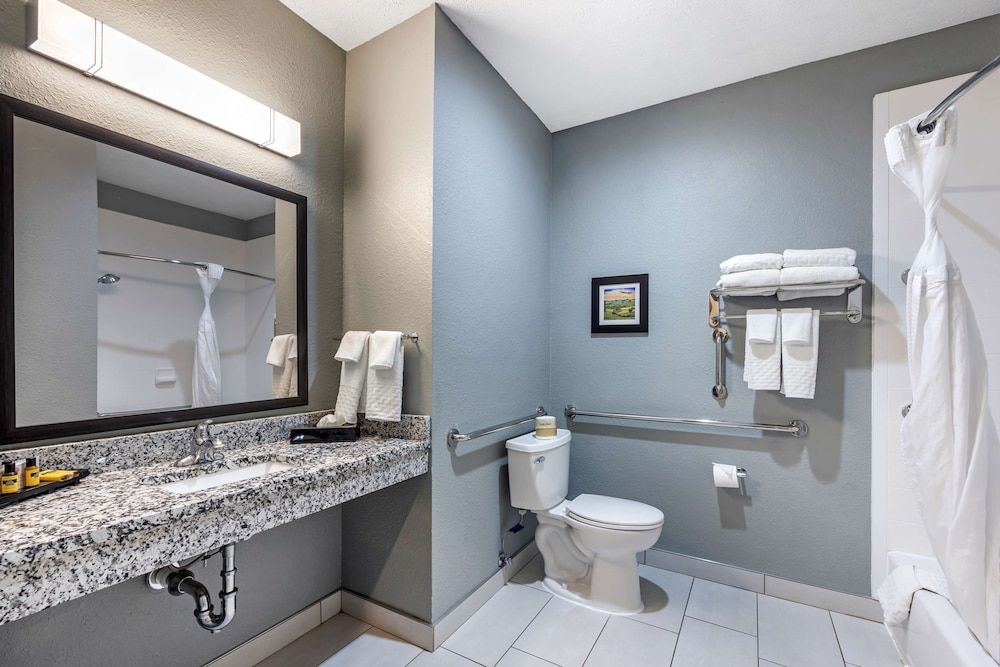 Best Western Plus Owensboro Standard Room, 2 Queen Beds, Accessible, Refrigerator & Microwave 4