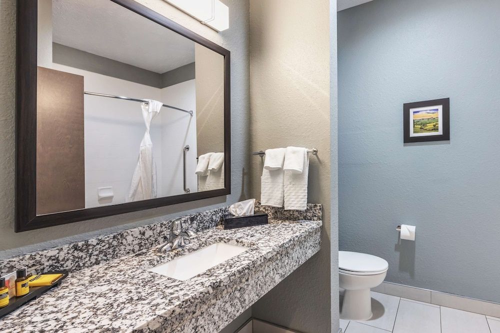 Best Western Plus Owensboro Standard Room, 2 Queen Beds, Non Smoking, Refrigerator & Microwave 4