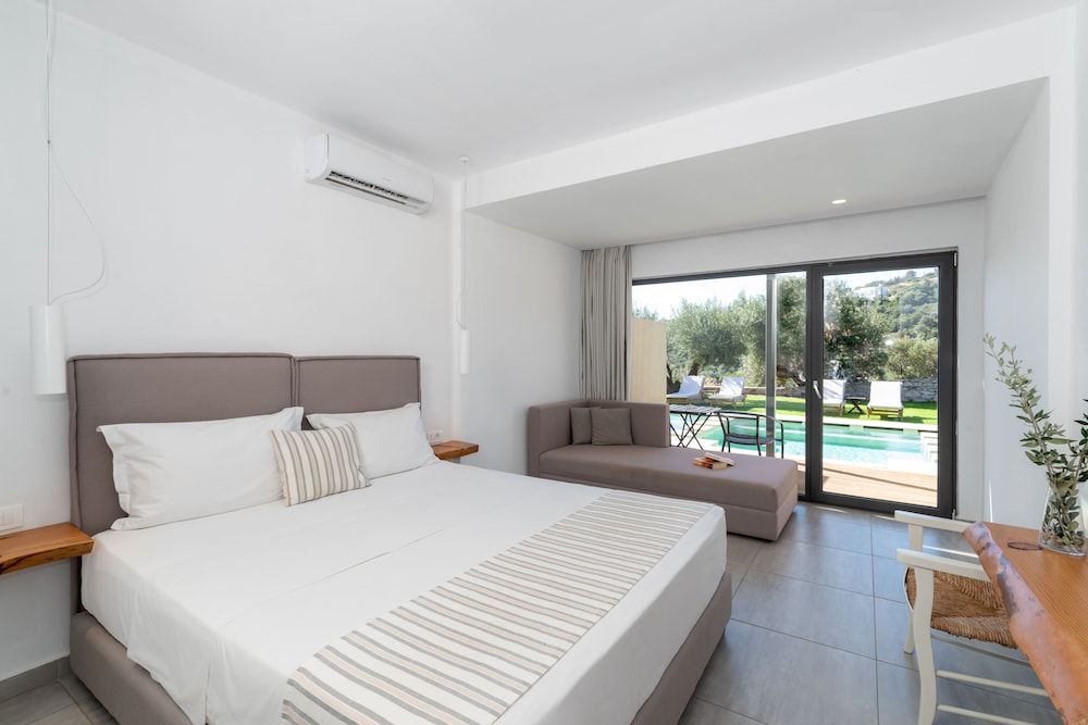 Superior Double Room, Pool Access, Garden View