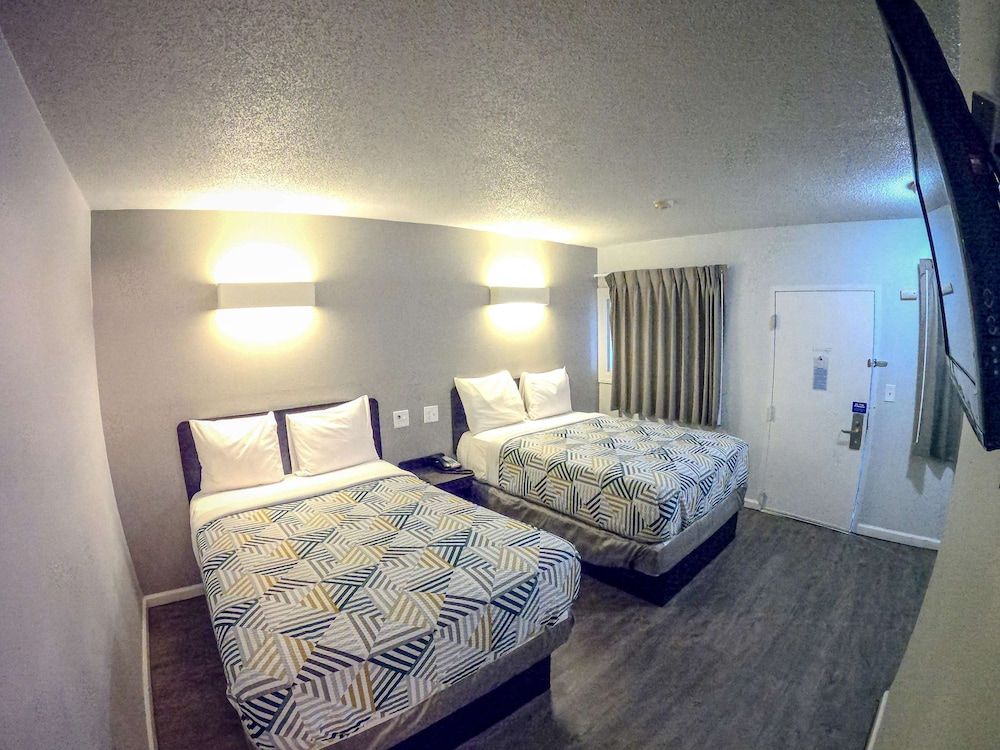 Motel 6 Toms River, NJ - Near Seaside Heights Standard Room, 2 Double Beds, Non Smoking 5