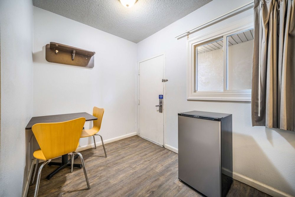 Motel 6 Toms River, NJ - Near Seaside Heights Standard Room, 2 Double Beds, Non Smoking 10