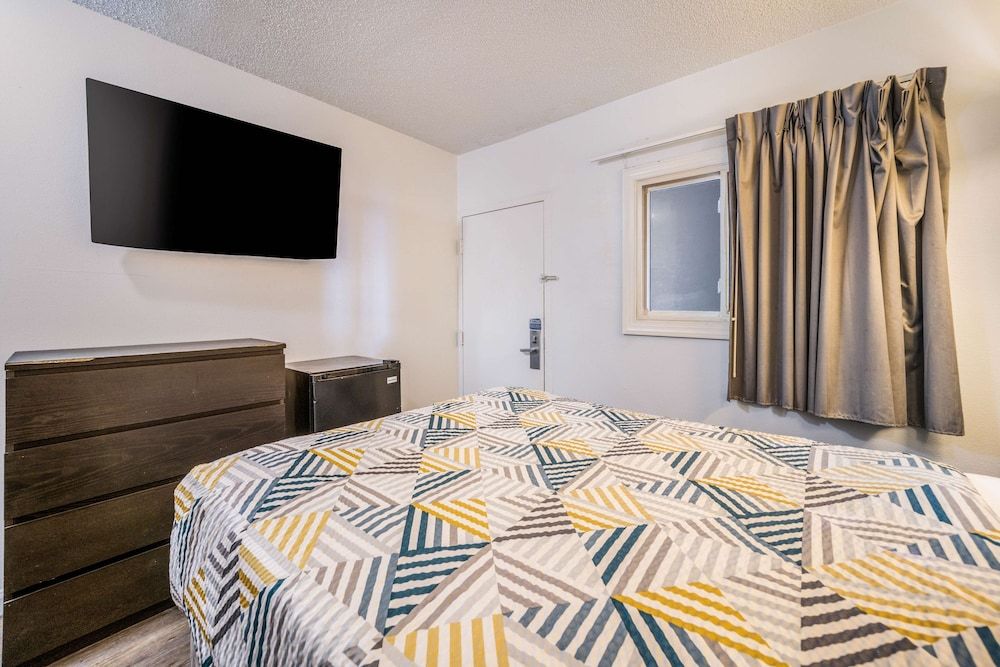 Motel 6 Toms River, NJ - Near Seaside Heights Standard Room, 1 Double Bed, Smoking 2