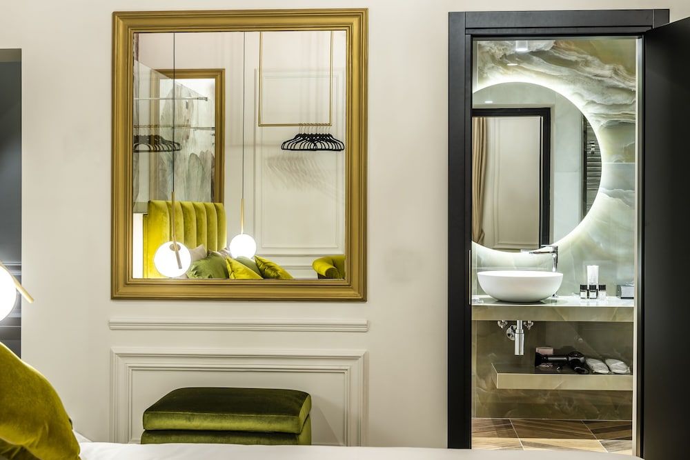 San Maurizio Luxury Suites Deluxe Room 7