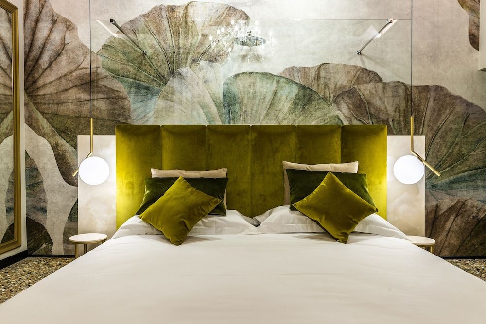 San Maurizio Luxury Suites Deluxe Room 6