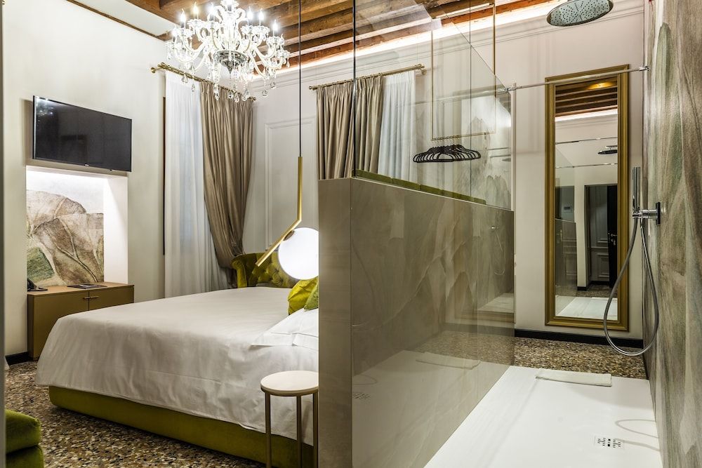 San Maurizio Luxury Suites Deluxe Room 8