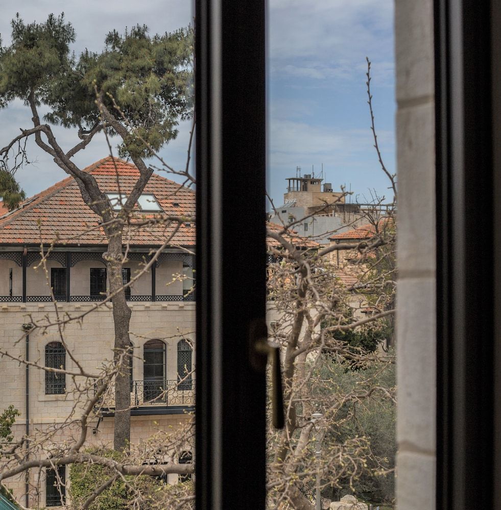 Brown Machne Yehuda Family Room