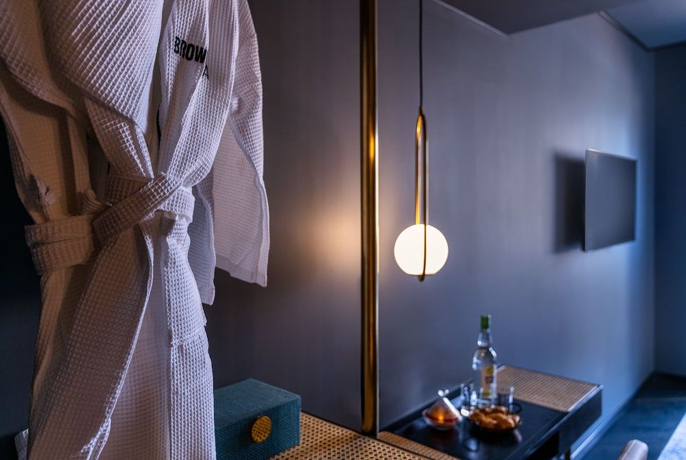 Brown Machne Yehuda Family Room 3