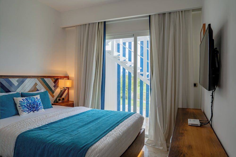 Senior Penthouse, 2 Bedrooms, Hot Tub, Golf View