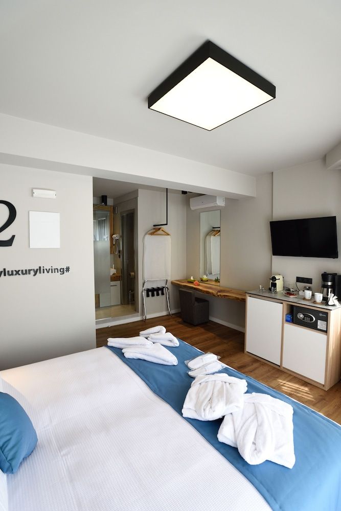Superior Double or Twin Room, Partial Sea View