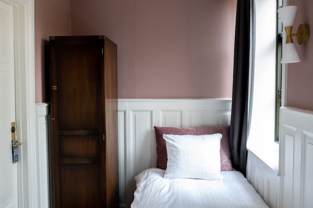 Hotel Hamlet Single Room 4