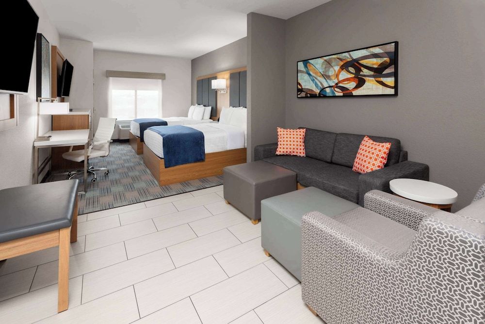 La Quinta Inn & Suites by Wyndham Coralville Iowa City Suite, Multiple Beds, Mobility Accessible (2 TVs)