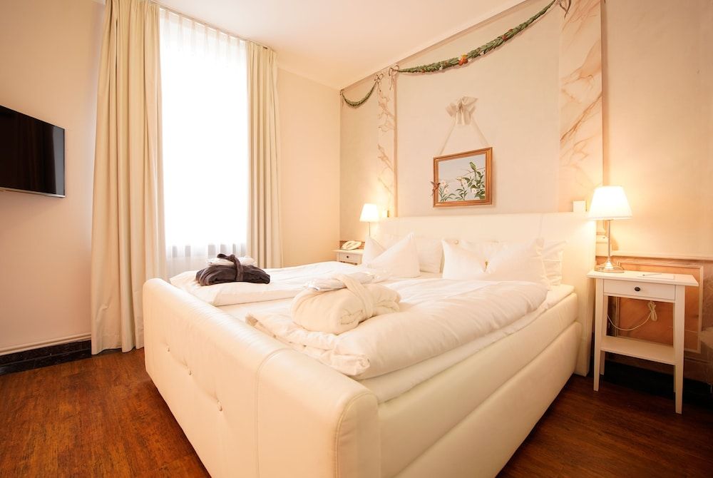 Holsteiner Hof Superior Room, 1 King Bed, Non Smoking 2