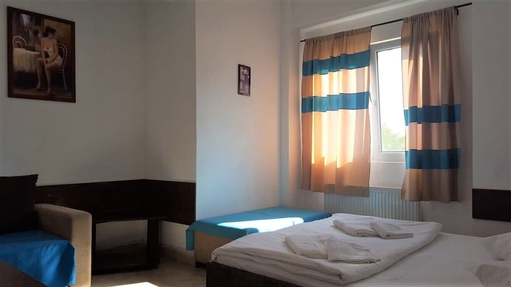 Taxi Hostel Double Room 2