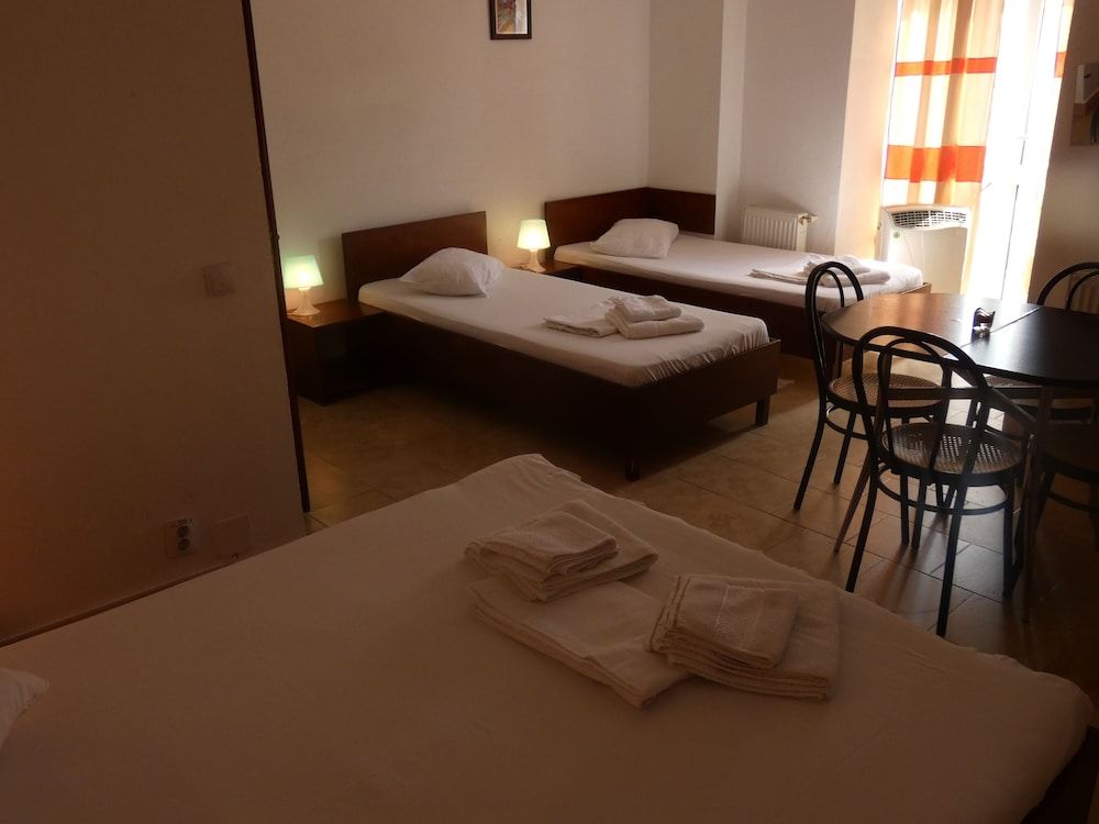 Taxi Hostel Family Room, Private Bathroom