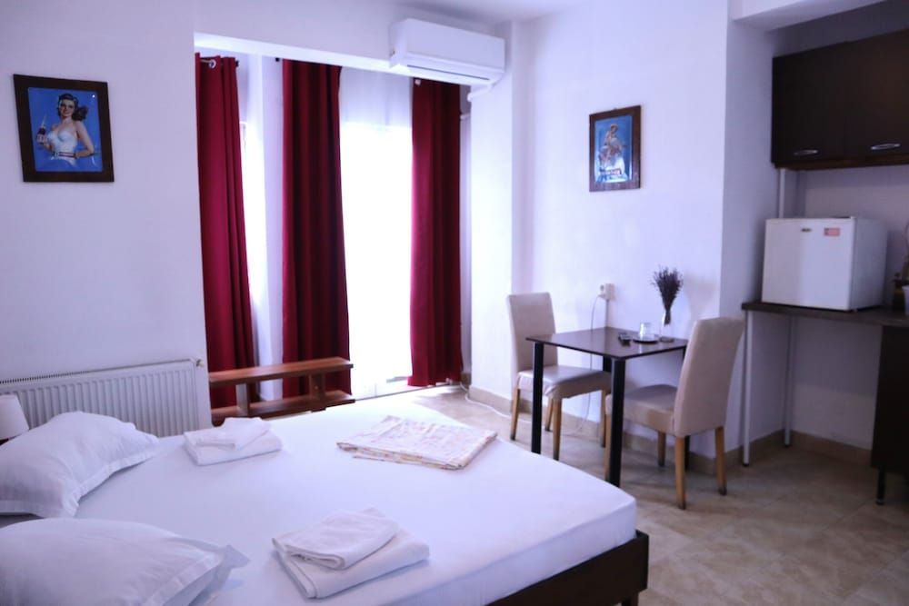 Taxi Hostel Double Room 5