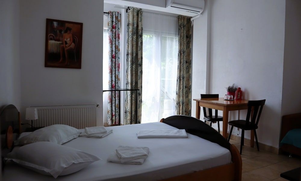 Taxi Hostel Double Room 3