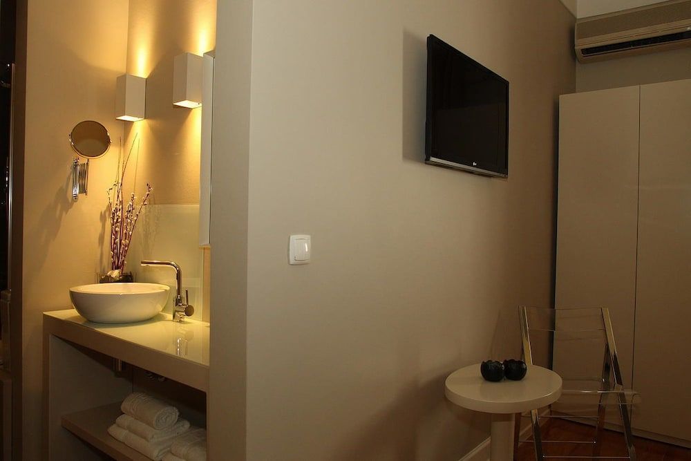 Castilho House Standard Double Room 14