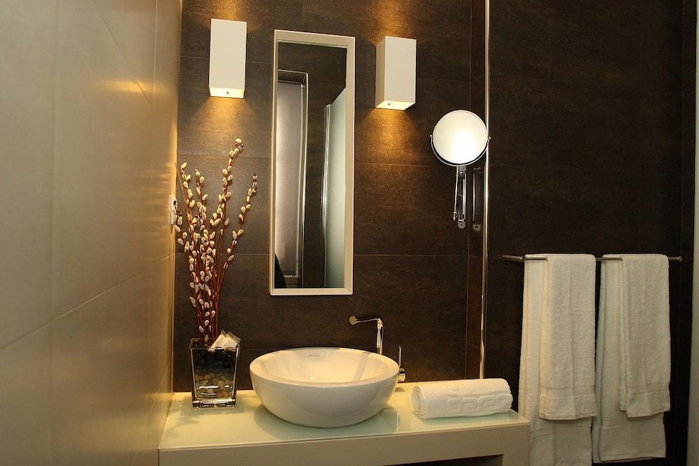Castilho House Standard Double Room 9
