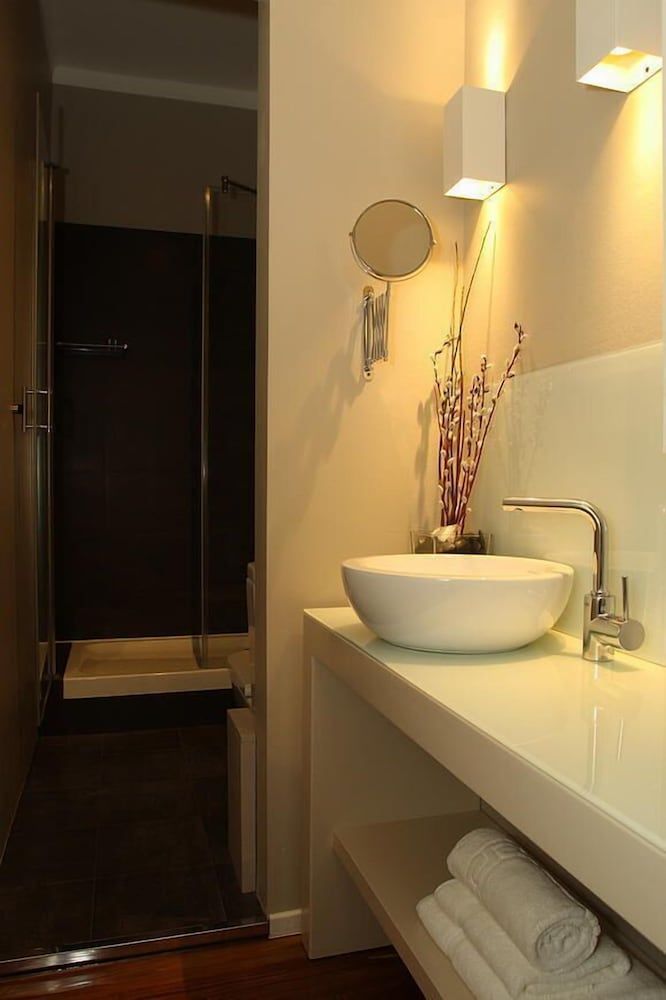 Castilho House Standard Double Room 8