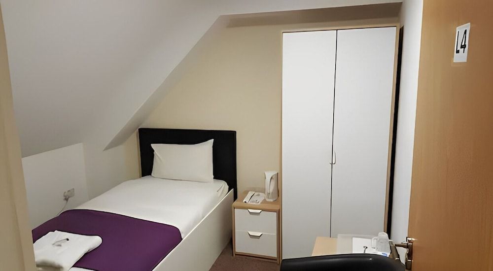undefined Heathrow Travellers Hub 10