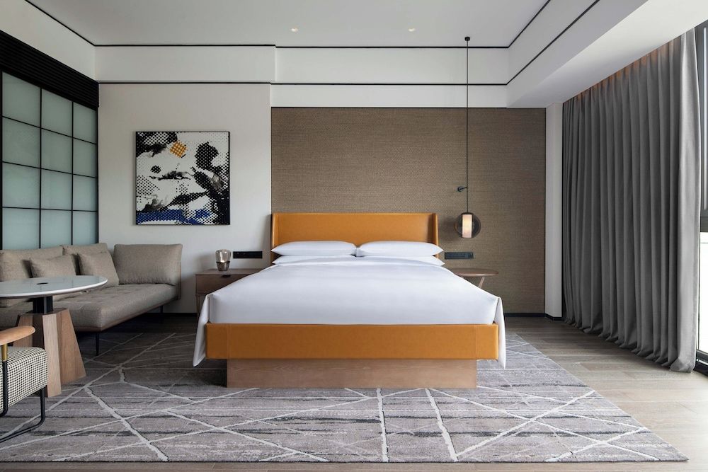 Club Room, 1 King Bed, Mountain View (Club Deluxe)