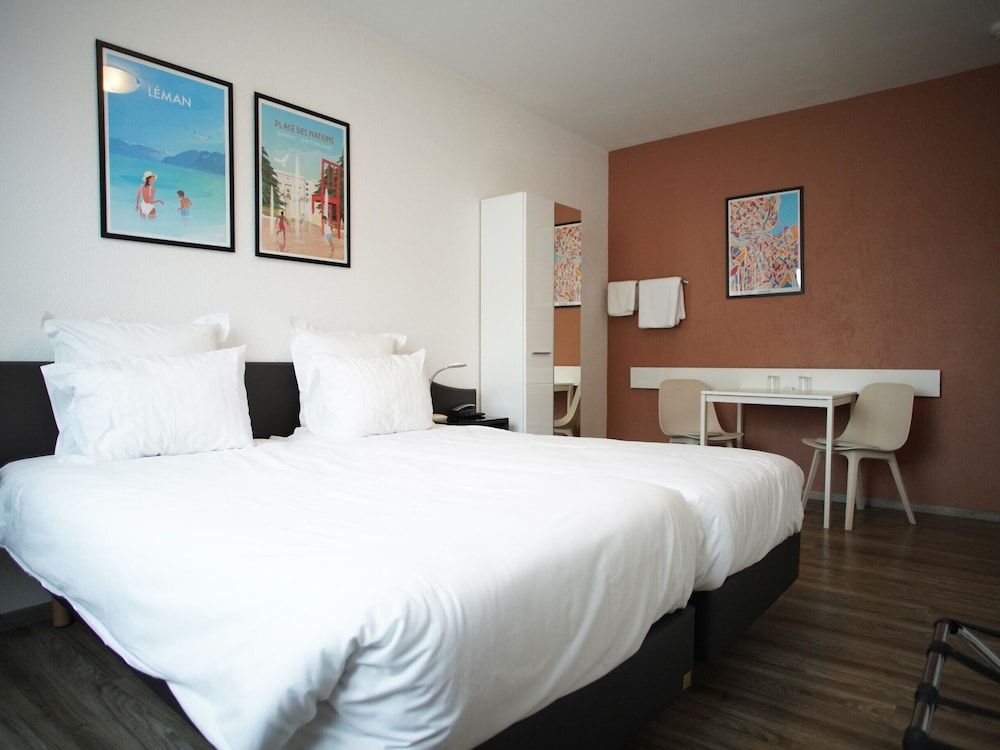 PRIMADOM Aparthotel Economy Twin Room, Shared Bathroom (Petit Budget) 3